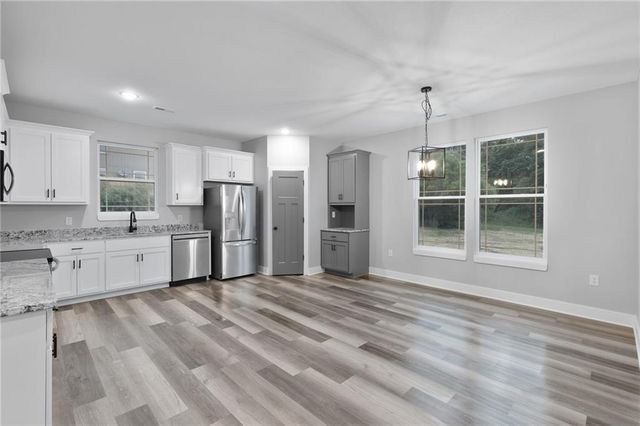 328 NE 51st Road, Warrensburg, MO 64093