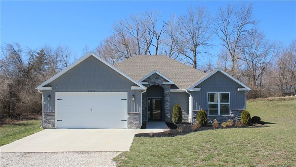 328 NE 51st Road, Warrensburg, MO 64093