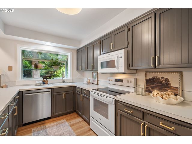 2559 TROY Ct, West Linn, OR 97068