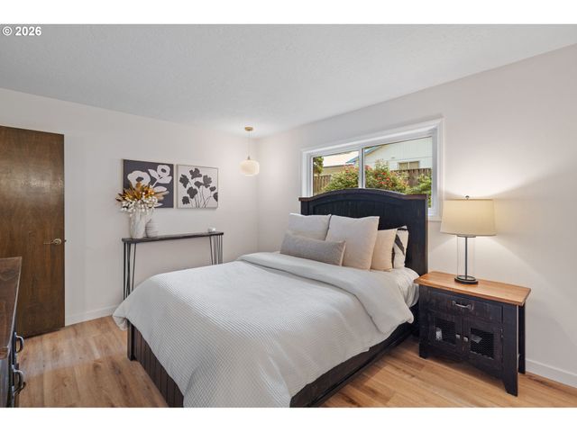 2559 TROY Ct, West Linn, OR 97068
