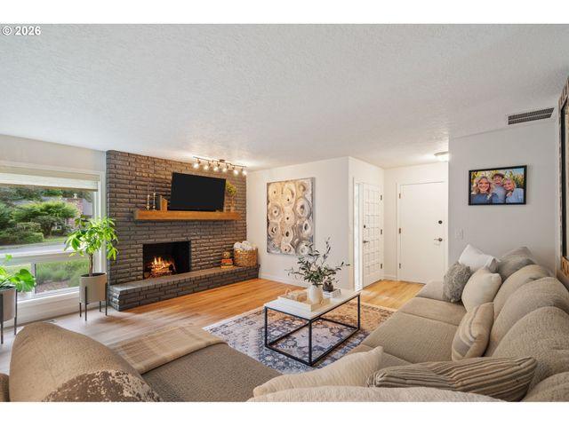 2559 TROY Ct, West Linn, OR 97068