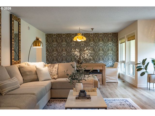 2559 TROY Ct, West Linn, OR 97068