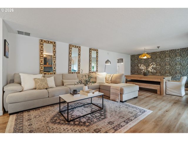 2559 TROY Ct, West Linn, OR 97068