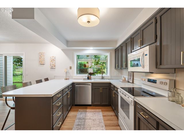 2559 TROY Ct, West Linn, OR 97068