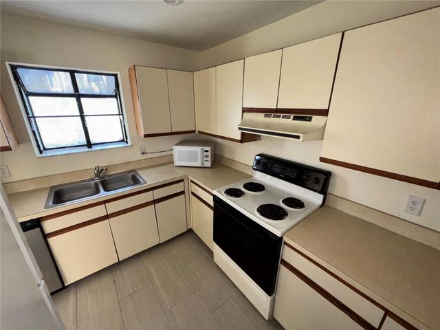 2300 SW 43RD STREET O4, Gainesville, FL 32607