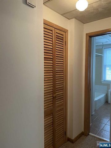211 Paterson Avenue 2nd Fl, Midland Park, NJ 07432