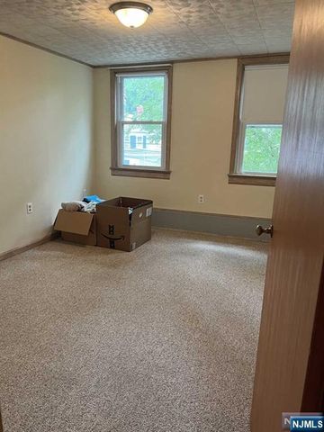 211 Paterson Avenue 2nd Fl, Midland Park, NJ 07432