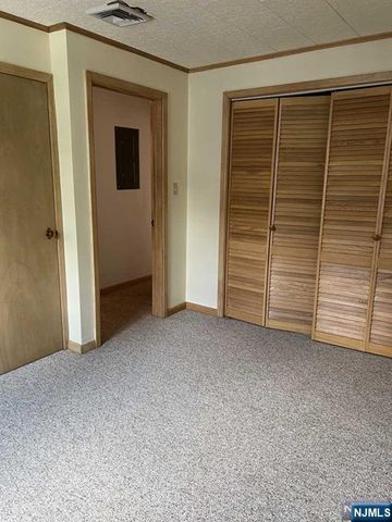 211 Paterson Avenue 2nd Fl, Midland Park, NJ 07432