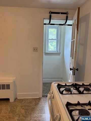 211 Paterson Avenue 2nd Fl, Midland Park, NJ 07432