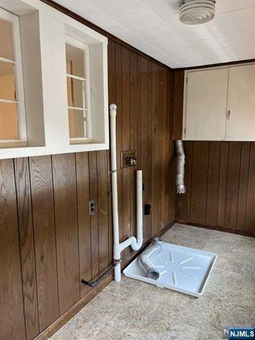 211 Paterson Avenue 2nd Fl, Midland Park, NJ 07432