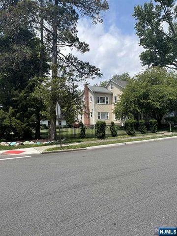 211 Paterson Avenue 2nd Fl, Midland Park, NJ 07432