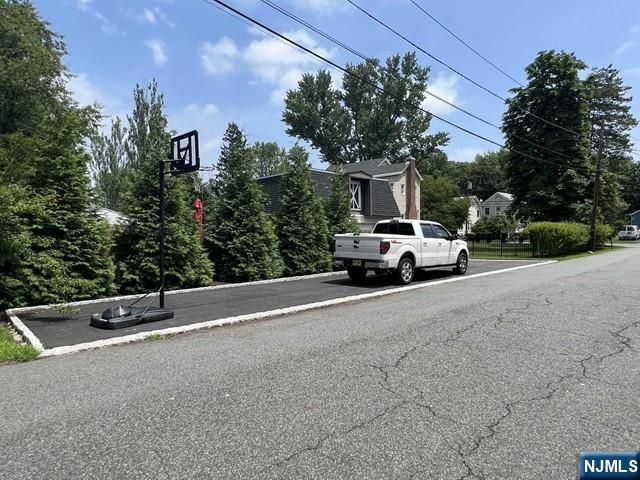 211 Paterson Avenue 2nd Fl, Midland Park, NJ 07432