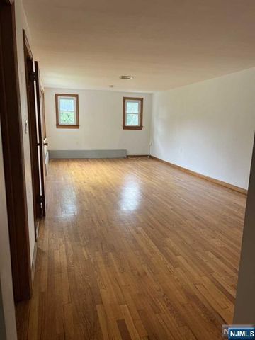 211 Paterson Avenue 2nd Fl, Midland Park, NJ 07432