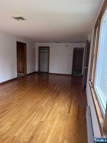 211 Paterson Avenue 2nd Fl, Midland Park, NJ 07432