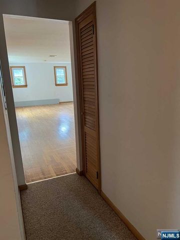 211 Paterson Avenue 2nd Fl, Midland Park, NJ 07432