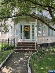 211 Paterson Avenue 2nd Fl, Midland Park, NJ 07432