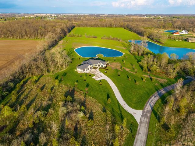 16797 Zubrick Road, Roanoke, IN 46783
