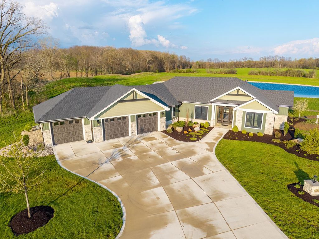 16797 Zubrick Road, Roanoke, IN 46783