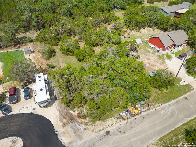 1050 Deer Run Pass, Canyon Lake, TX 78133