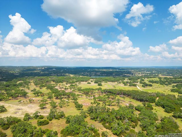 1050 Deer Run Pass, Canyon Lake, TX 78133