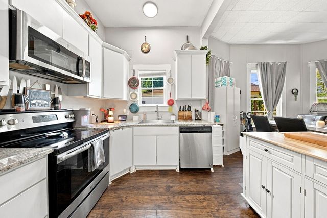 303 N Douglas Avenue, Cleburne, TX 76033