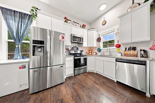 303 N Douglas Avenue, Cleburne, TX 76033
