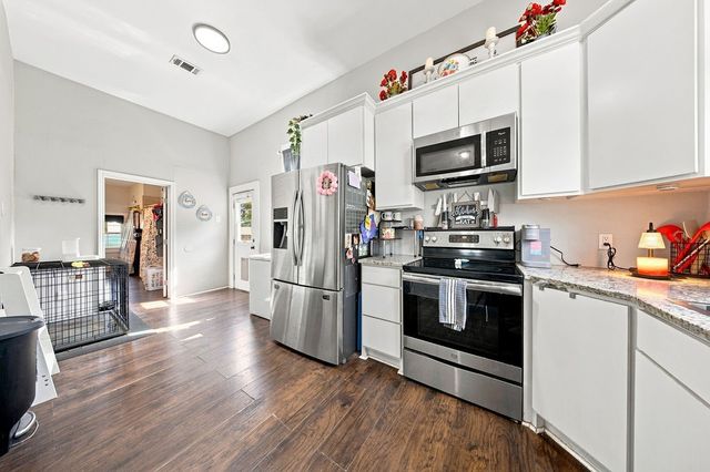 303 N Douglas Avenue, Cleburne, TX 76033