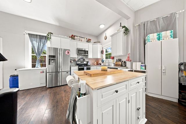 303 N Douglas Avenue, Cleburne, TX 76033