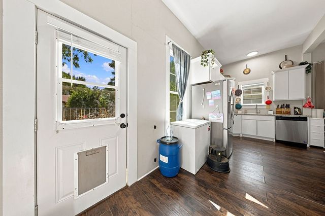 303 N Douglas Avenue, Cleburne, TX 76033