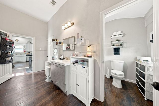 303 N Douglas Avenue, Cleburne, TX 76033