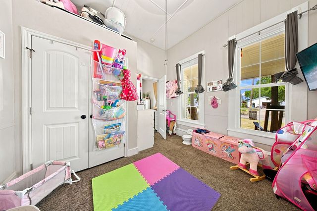 303 N Douglas Avenue, Cleburne, TX 76033