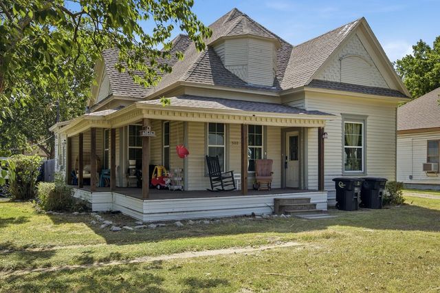 303 N Douglas Avenue, Cleburne, TX 76033