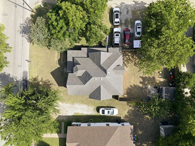 303 N Douglas Avenue, Cleburne, TX 76033