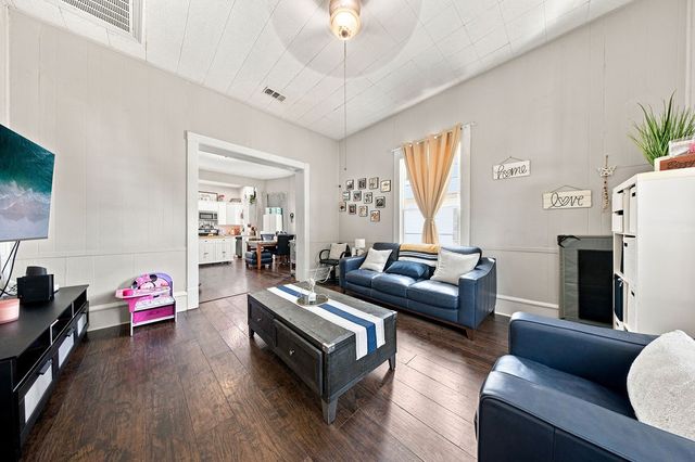 303 N Douglas Avenue, Cleburne, TX 76033