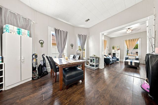 303 N Douglas Avenue, Cleburne, TX 76033