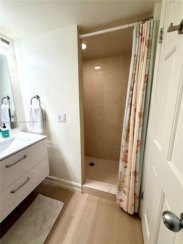 9721 E Bay Harbor Drive 5A, Bay Harbor Islands, FL 33154