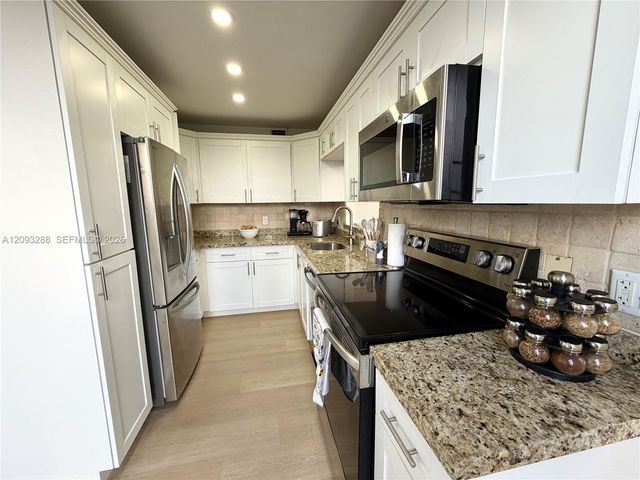 9721 E Bay Harbor Drive 5A, Bay Harbor Islands, FL 33154
