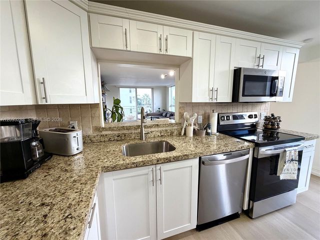 9721 E Bay Harbor Drive 5A, Bay Harbor Islands, FL 33154