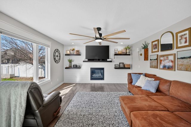 409 4th Street NW, Bondurant, IA 50035