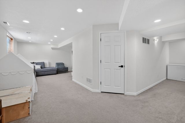 409 4th Street NW, Bondurant, IA 50035