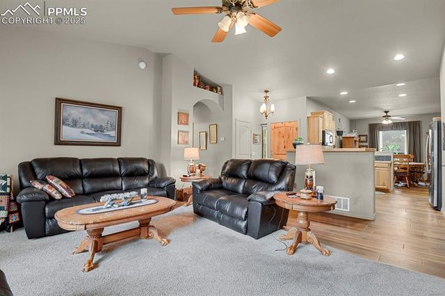 9 Kingston Circle, Florissant, CO 80816