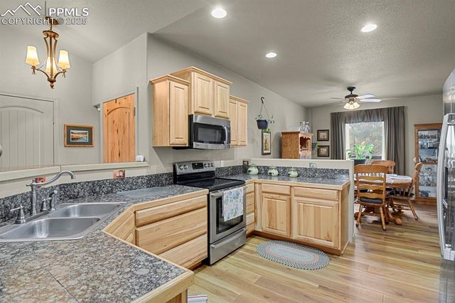 9 Kingston Circle, Florissant, CO 80816