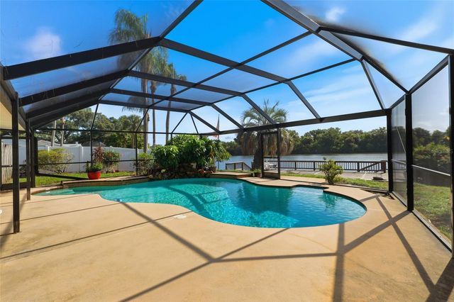 6811 TWELVE OAKS BOULEVARD, Tampa, FL 33624