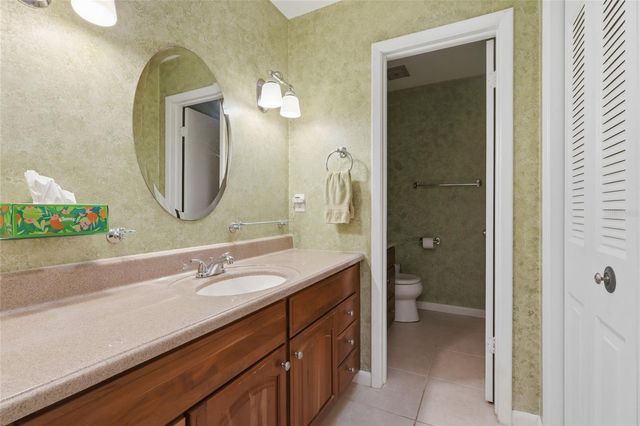 6811 TWELVE OAKS BOULEVARD, Tampa, FL 33624