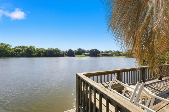 6811 TWELVE OAKS BOULEVARD, Tampa, FL 33624