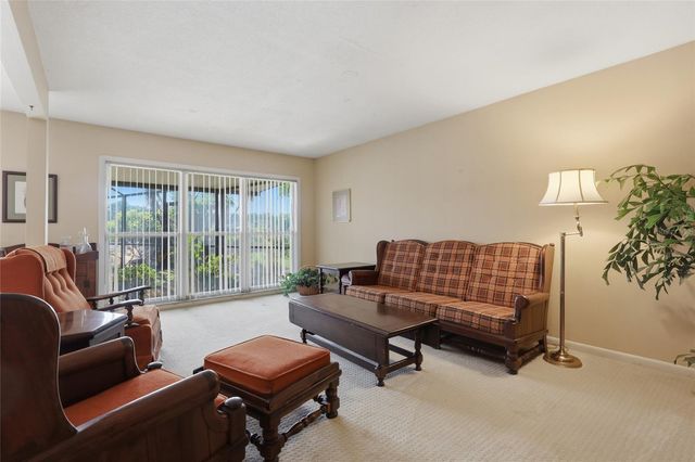 6811 TWELVE OAKS BOULEVARD, Tampa, FL 33624