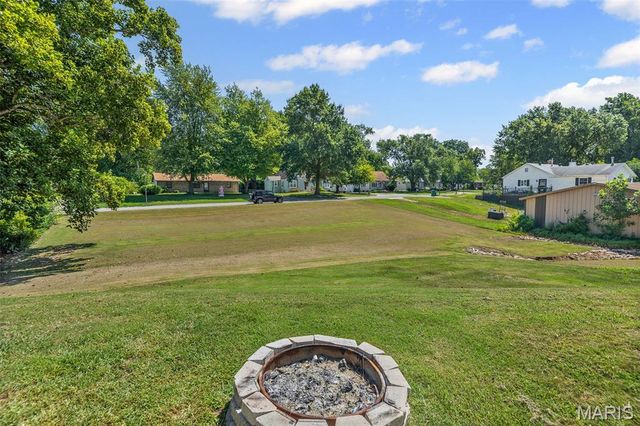 21 Dennis Drive, Belleville, IL 62226