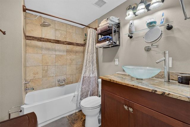 6724 AMUNDSON STREET, Tampa, FL 33634