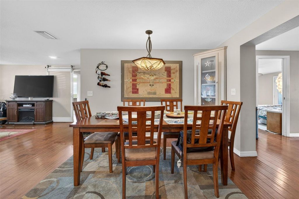 Image 11 of property listing at 6724 AMUNDSON STREET, Tampa, FL 33634