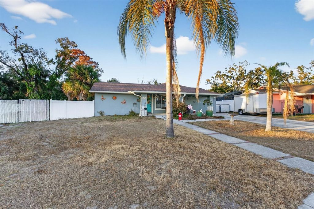 Image 3 of property listing at 6724 AMUNDSON STREET, Tampa, FL 33634